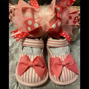Cute squeaky toddler shoes size 4